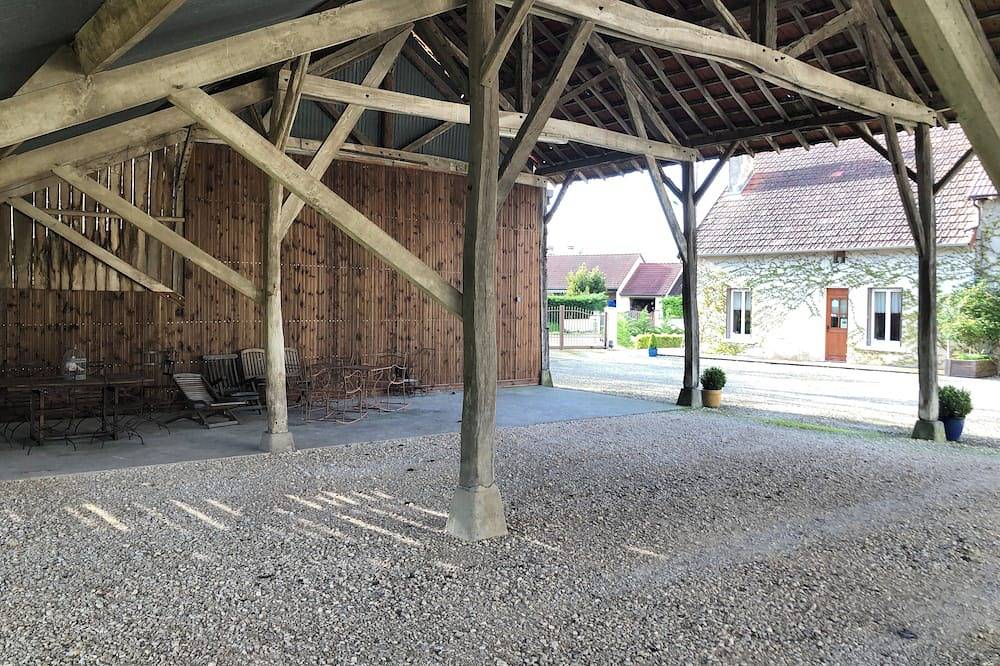 Albertine's bed and breakfast near Sancerre Guédelon and St Fargeau in Léré, Bourges region