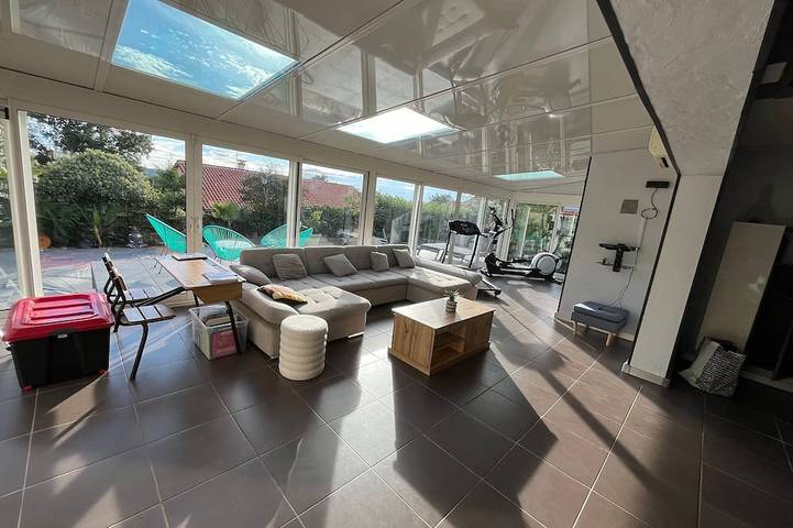 Location de vacances pour 11 personnes, avec terrasse et jardin à Saint-Bonnet-de-Mure