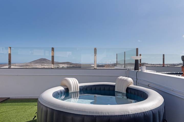 Apartamento entero, Apartamento vacacional 'Unidad A' con vistas al mar, Wi-Fi y aire acondicionado in Agüimes, Gran Canaria Este