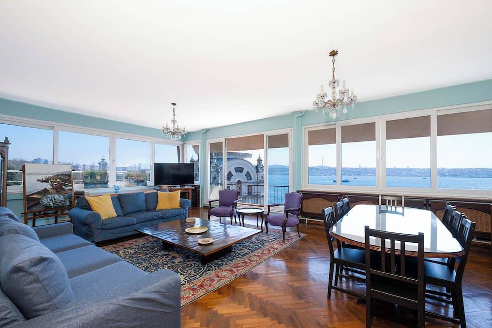 Appartamento intero, Sami Bey Apt. Amazing View (Private Terrace and Evelator) in Beyoğlu, Istanbul