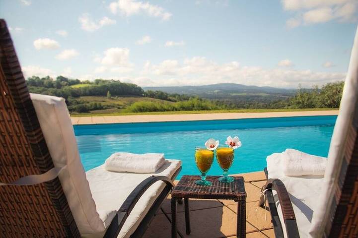 Location de vacances pour 14 personnes, avec jardin et jacuzzi à Castex