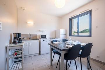 Gîte pour 4 Personnes dans Grandvals, L'Aubrac, Photo 2