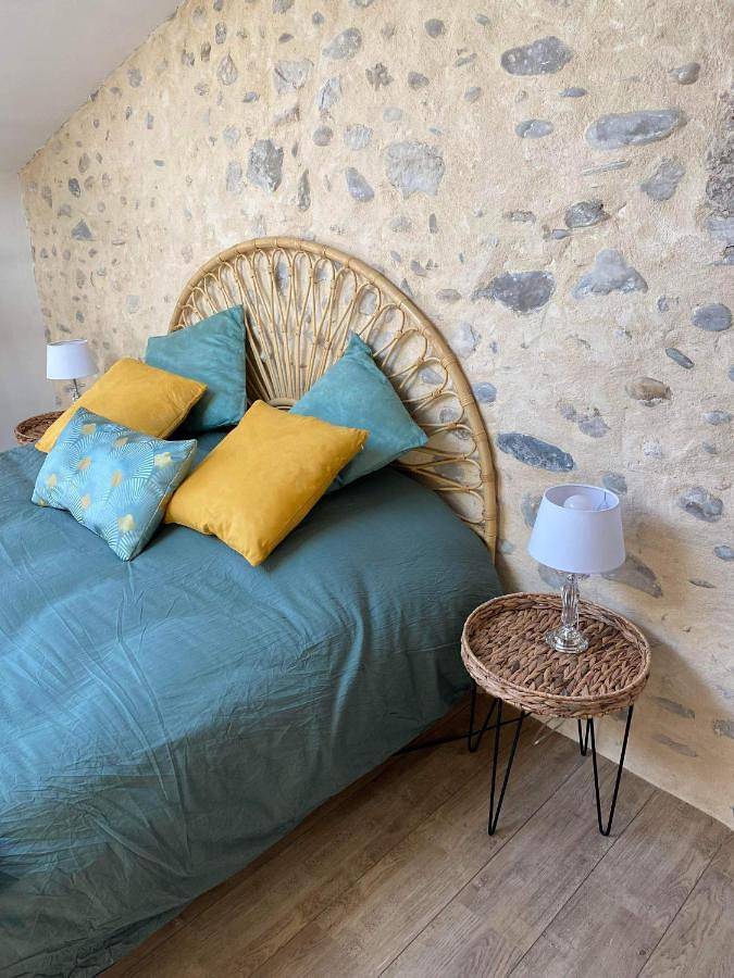 Location de vacances pour 2 personnes, avec jardin et vue ainsi que terrasse et piscine, animaux acceptés à Villeneuve - 3