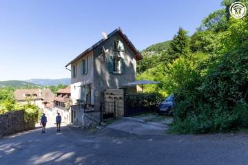 Gîte pour 6 personnes, avec jardin et terrasse à Chanaz