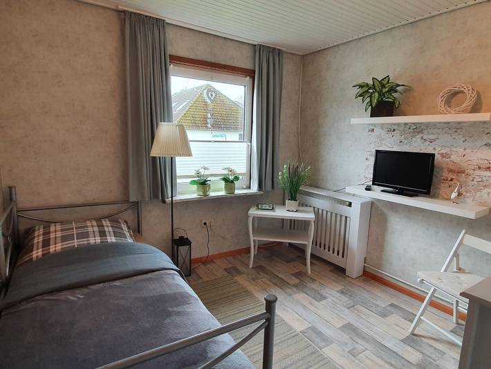 Ferienhaus Kleines Paradies für 3 Personen und 2 Hunde (keine Katzen) in Schwabstedt, Eider-Treene-Sorge