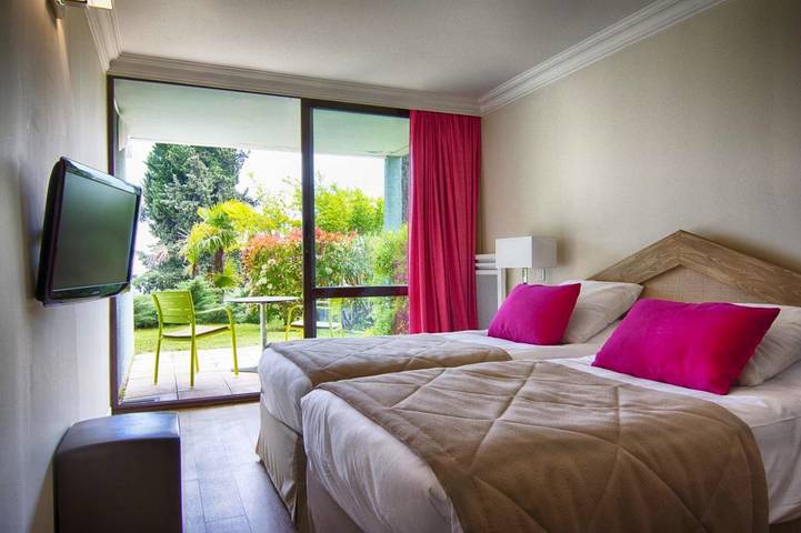 Parc de vacances pour 4 personnes, avec jardin et piscine, adapté aux familles sur la Côte d'Azur - 2