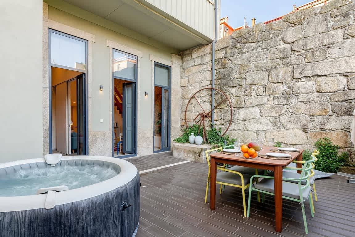 Appartement entier, Invictus Escape I Jacuzzi and Charm in the City in Cedofeita, Porto
