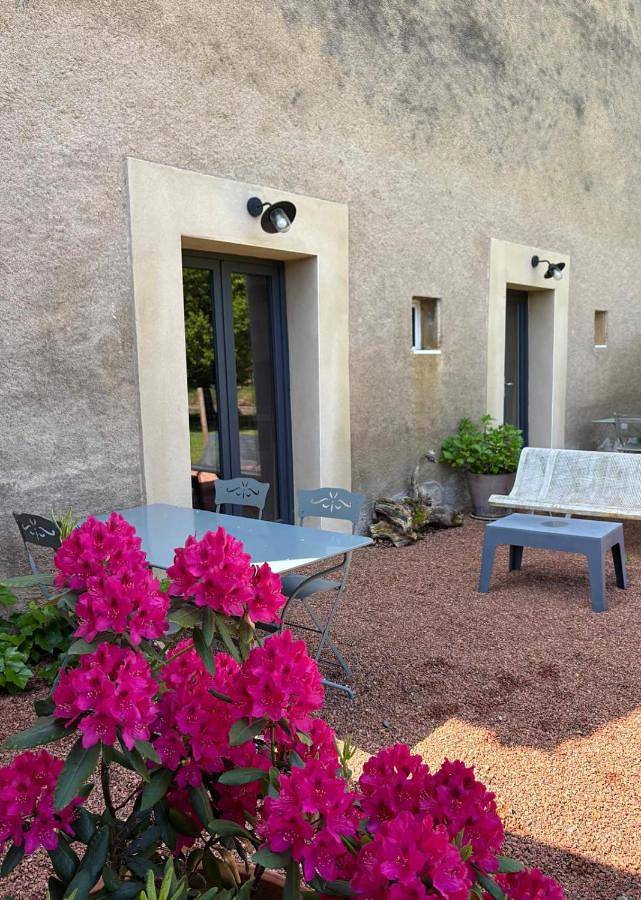 Domaine d'Aromm - Chambres d'hotes & gites - Piscine, Jacuzzi, Etangs & Animaux - Au calme in Ouches, Région de Roanne