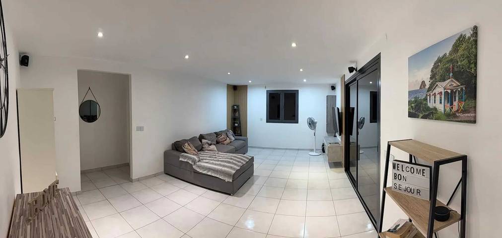 Villa con piscina privada en Fort-de-France, 93 m² in Martinica