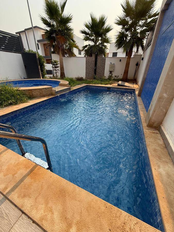 Villa pour 7 personnes, avec terrasse ainsi que vue et piscine