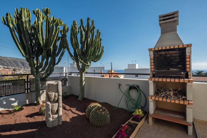 Cozy Vacation Home "Candelaria Relax" with Sea  and Mountain Views, Balcony & Terrace in Aroba, Candelaria