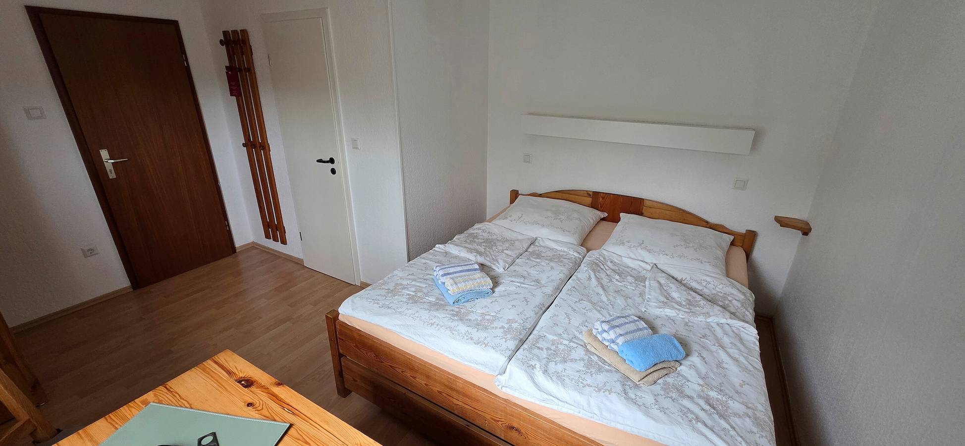 Ganzes Studio, Zimmer 'Doppelzimmer 2' mit gemeinsamer Terrasse, privatem Garten und Wi-Fi in Sahlenburg, Cuxhaven