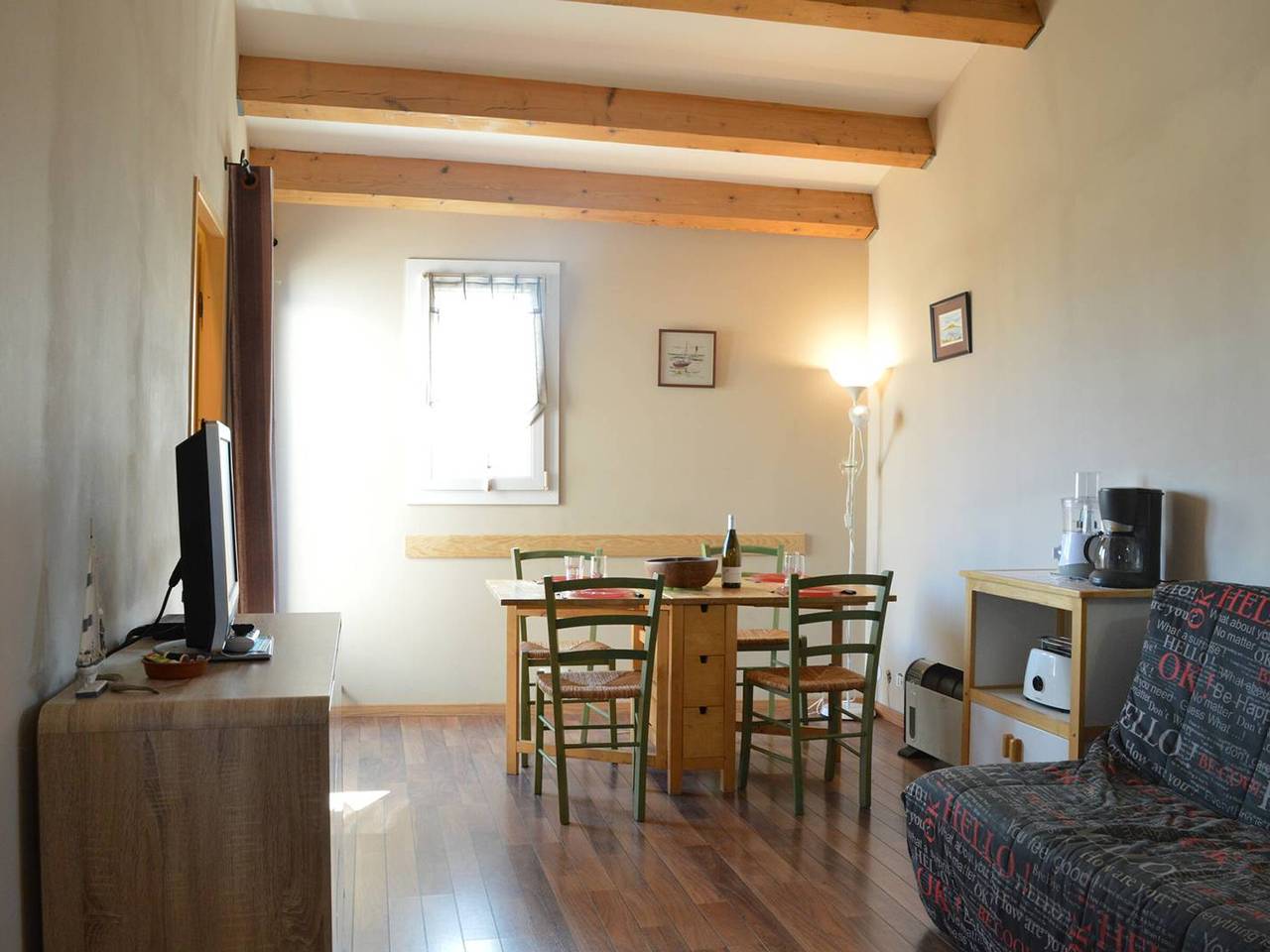 Entire apartment, 2-room apt sleeps 4 with pool and parking in Saint Pierre la Mer, Fleury