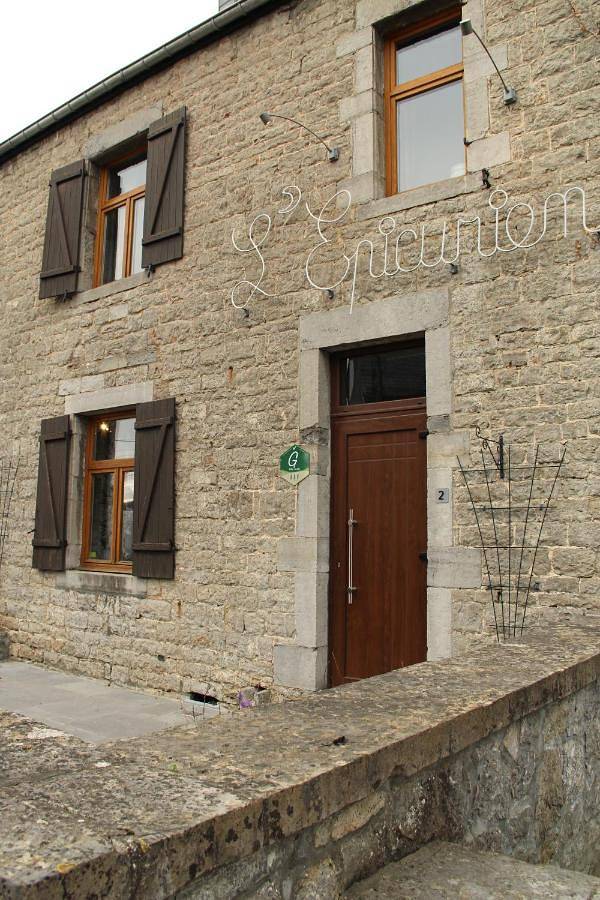 Location de vacances pour 6 personnes, avec jardin et vue à Doische