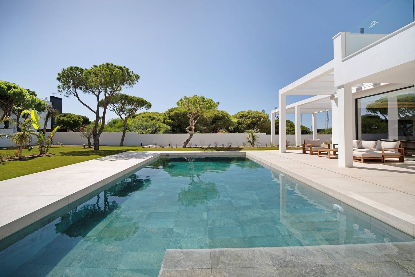 Villa "Alba Sea" met privézwembad, 2 privéterrassen en Wi-Fi in Playa La Barrosa, Chiclana de la Frontera