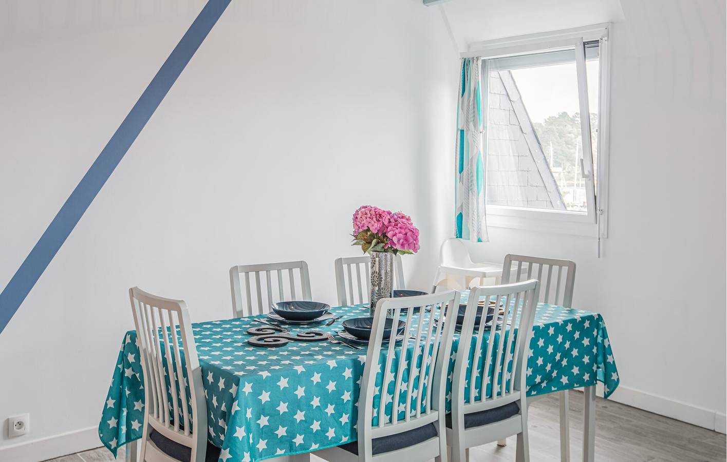 Apartamento vacacional entero, Acogedor apartamento de 1 dormitorio cerca de la playa, con wifi y aparcamiento in Lézardrieux, Costa de granito rosa