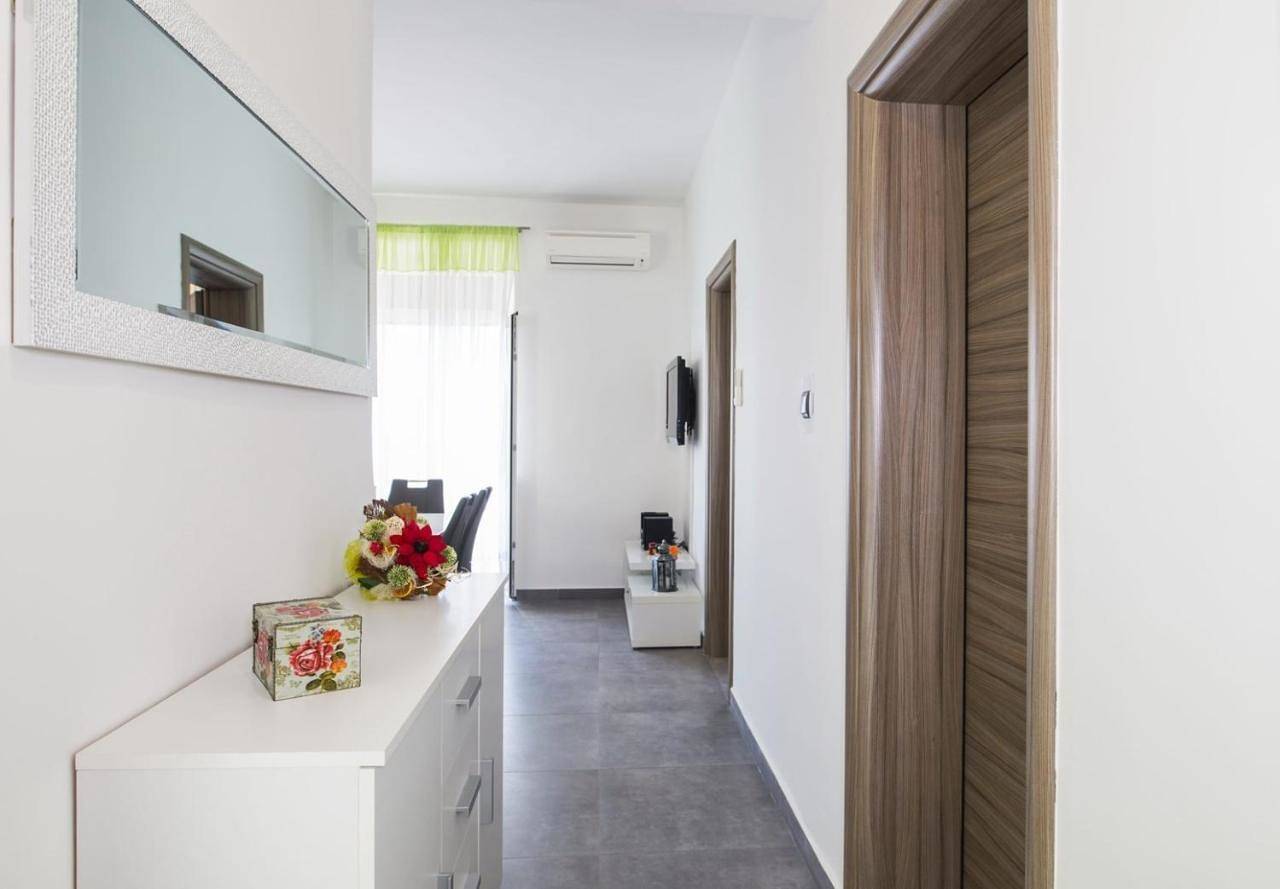 Ganze Wohnung, Apartment Stefania on the beach in Raša, Ostküste Istrien
