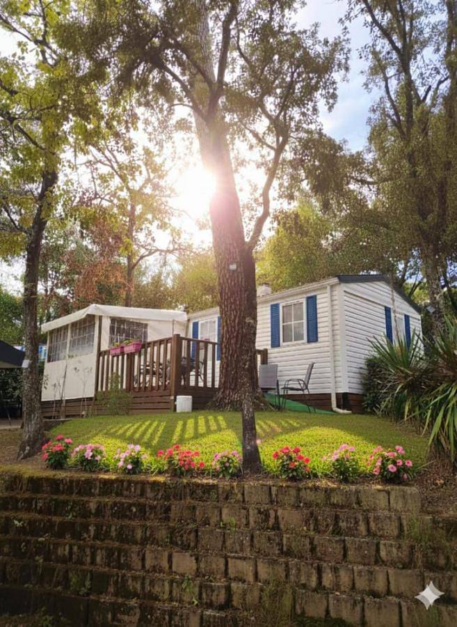 Camping pour 6 personnes, avec piscine et terrasse