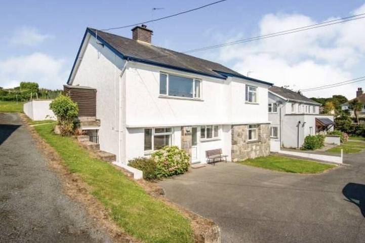 Holiday rental for 10 people, with garden and balcony, with pets in Morfa Nefyn