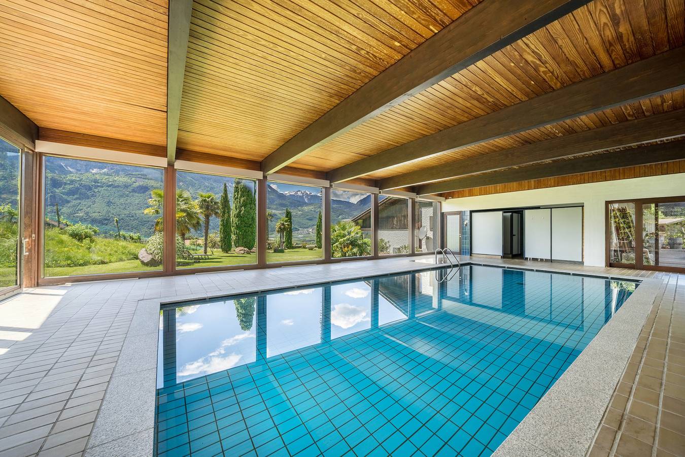 Appartamento intero, Appartamento 'Thanhammer Kreuth' con vista sulle montagne, terrazza in comune e piscina in Novale di Sopra, Terlano