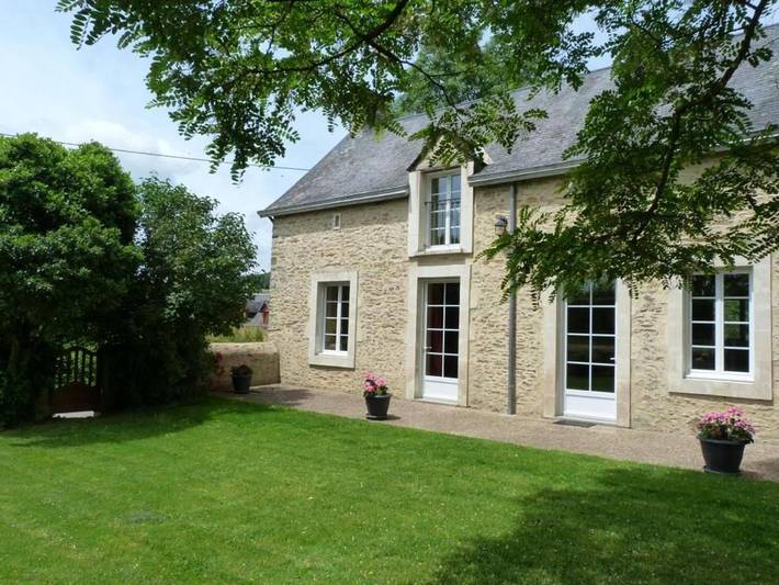 Gîte pour 8 personnes, avec terrasse, animaux acceptés à Saint-Rémy-de-Sillé