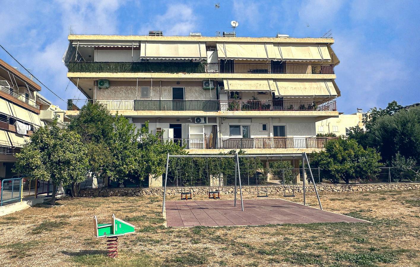 Entire vacation apartment, Beachfront Apartment with Garage & Terrace, WiFi in Anavyssos, East coast of the Attika region