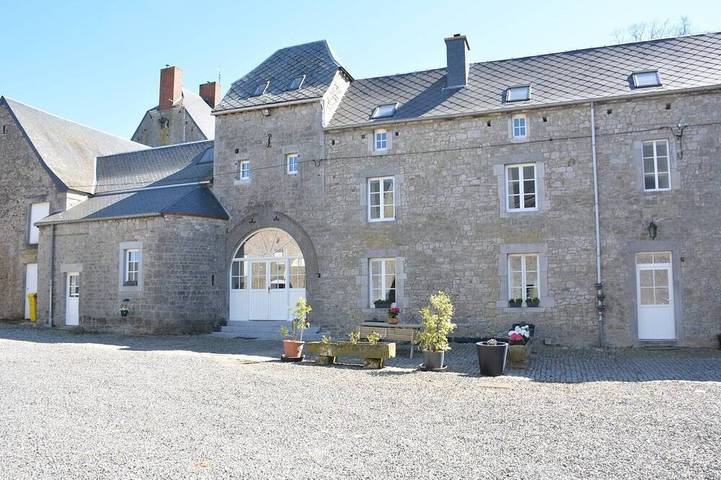Gîte pour 7 personnes, avec jardin à Ouffet