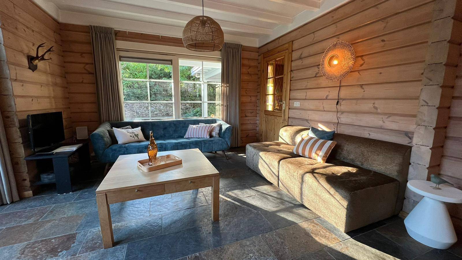 Luxury 8 person Finnish Chalet with sauna and large garden in the woods in Winterswijk in Winterswijk, Achterhoek