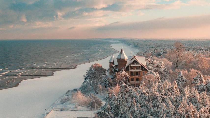Ferienhaus für 4 Personen, mit Garten und Pool sowie Sauna und Whirlpool in Leba
