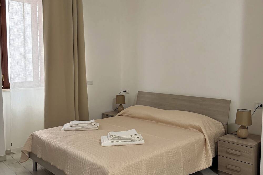 Entire apartment, Apartment. The Palace of the High Prelate in Fondi, Latina Province