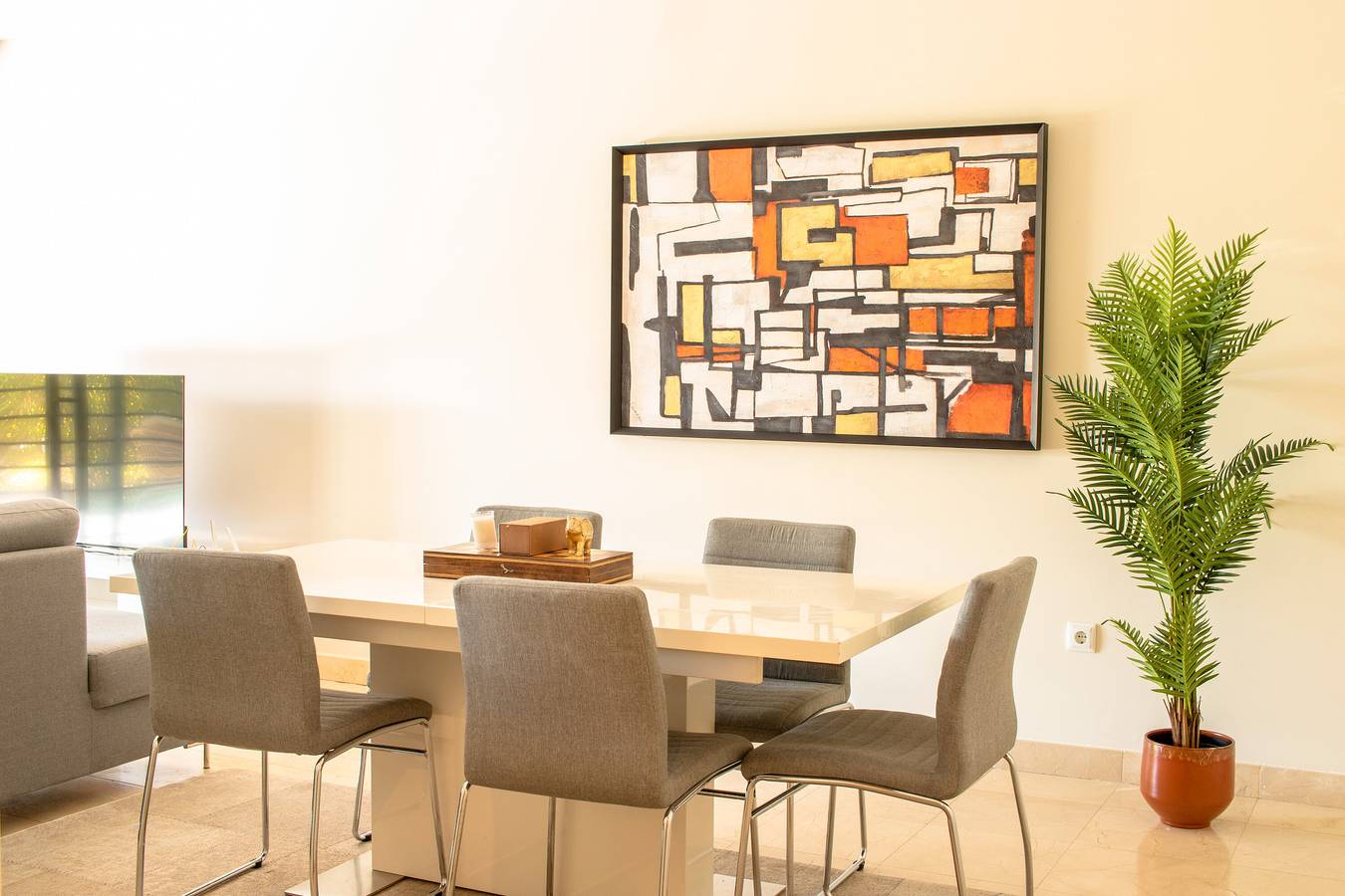 Apartamento entero, Apartamento 'Ameena Bajo Moderno' con Piscina Compartida, Wi-Fi y Aire Acondicionado in Royal Flamingos Golf Resort, Benahavís