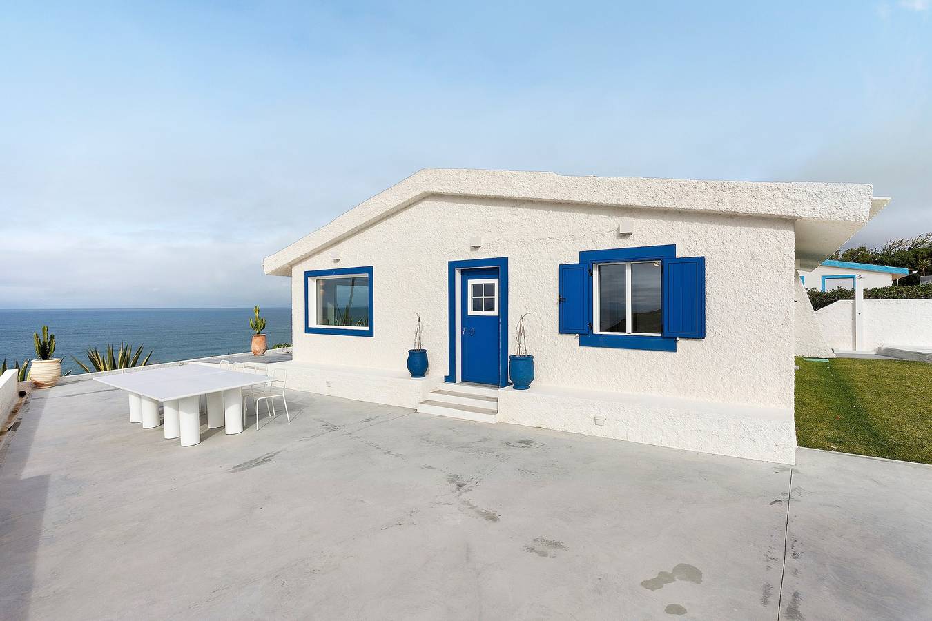 Holiday Home 'Da Praia Valmitão' with Sea View, Private Pool and Wi-Fi in Ribamar, Lisbon District