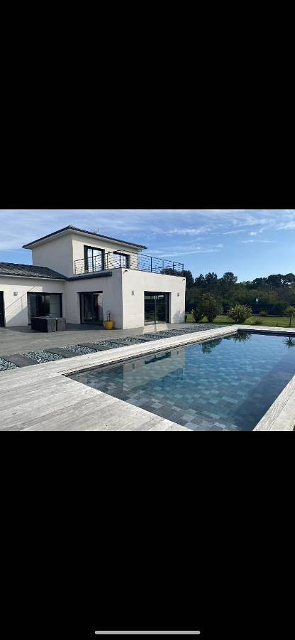 Gîte pour 2 personnes, avec vue et jardin ainsi que terrasse et piscine, animaux acceptés à Soussans