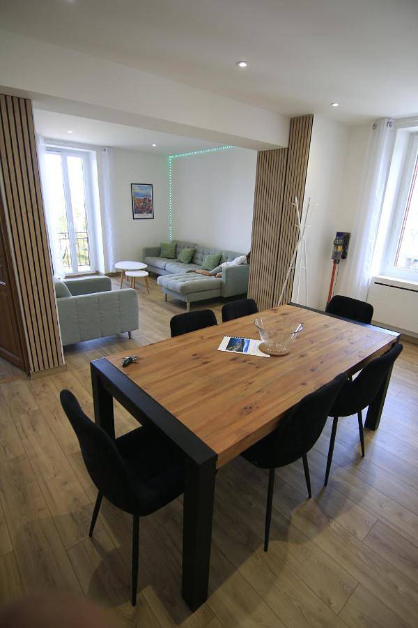 Gîte pour 6 personnes, avec vue sur le lac ainsi que balcon et vue dans Gare D Evian Les Bains