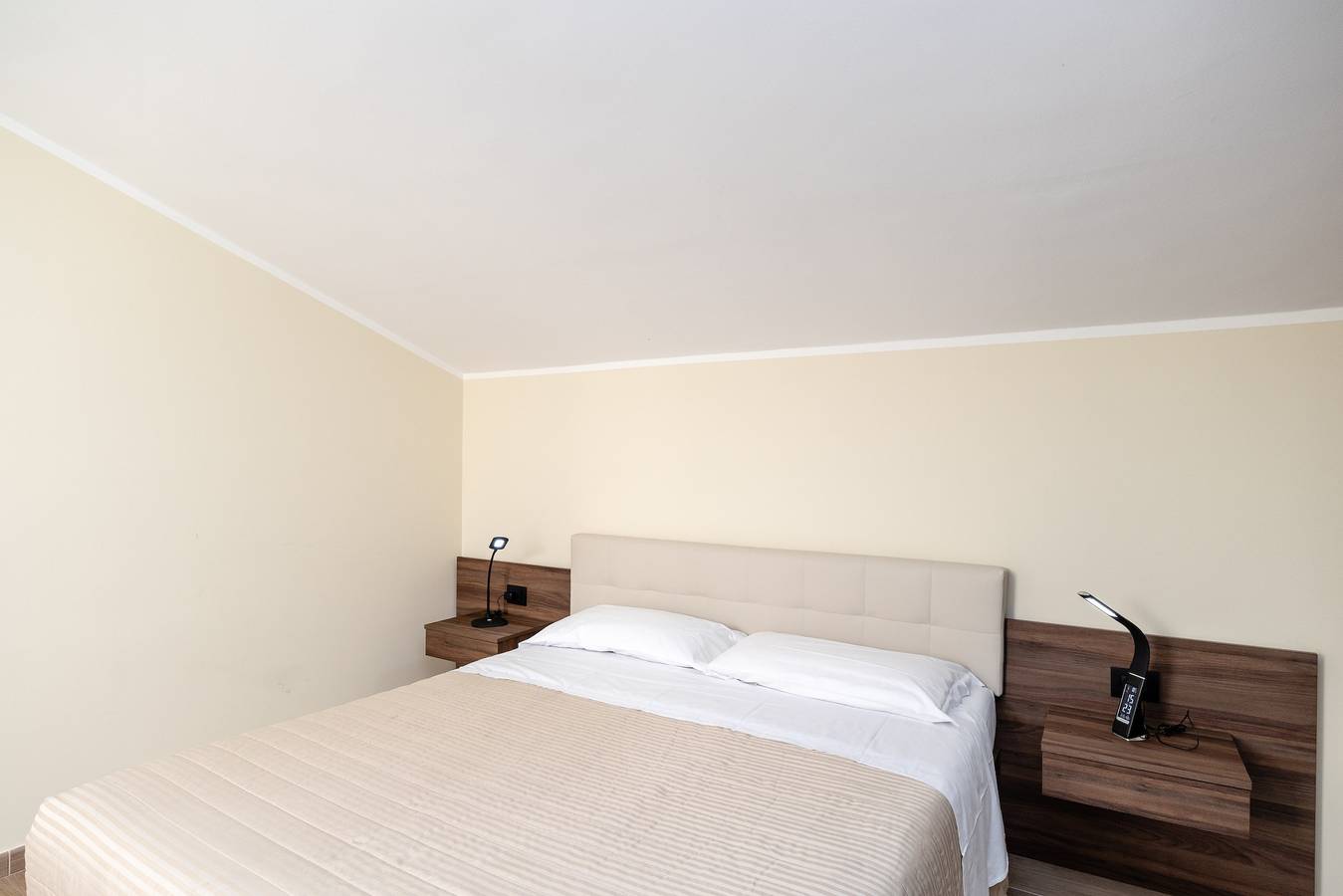 Entire vacation apartment, Scaligero Rooms Carmen in Centro Storico di Verona, Verona