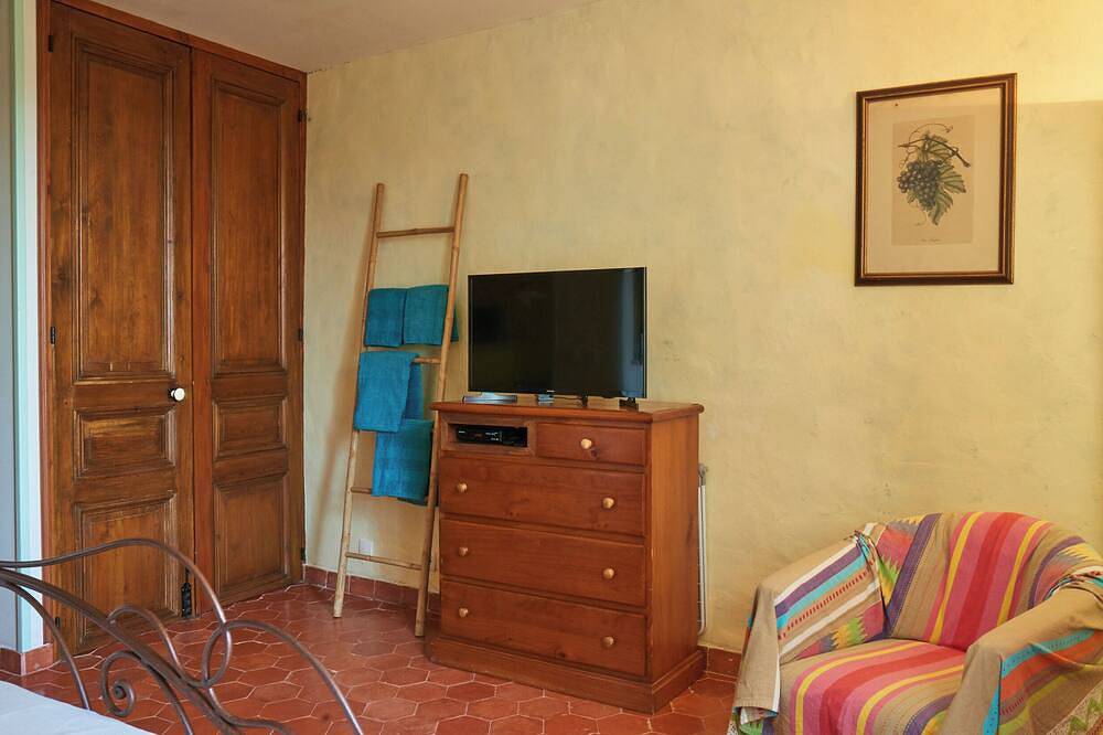 Apartamento entero, Quiet, comfortable studio, swimming pool, private parking. Near Leucate/Sigean in La Palme, Region de Narbonne