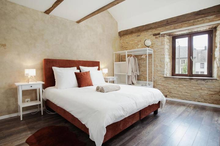 Maison de vacances pour 9 personnes, avec Jacuzzi et Terrasse ainsi que Jardin et Sauna à Florenville