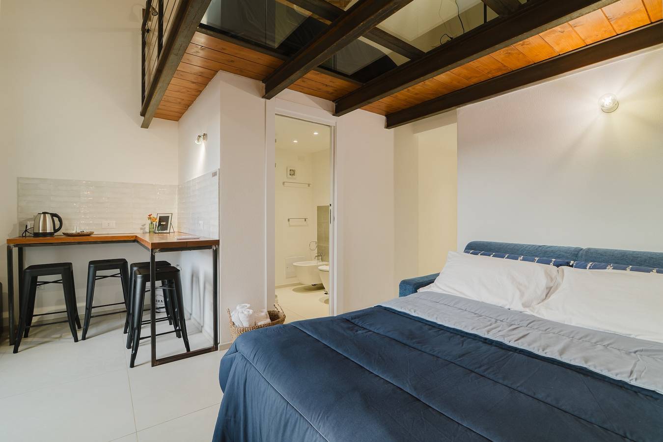 Komfortables Vierbettzimmer mit Bergblick, Wlan und Klimaanlage in Calangianus, Olbia-Tempio