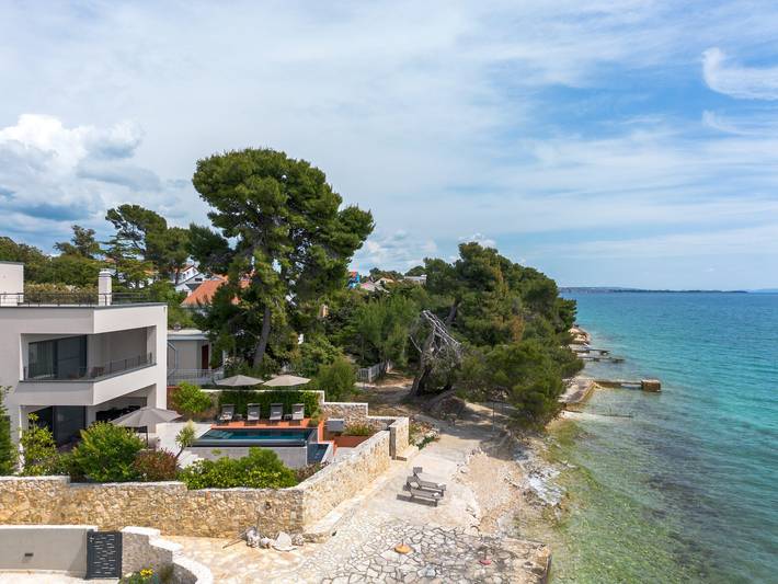 Villa for 8 people, with garden and terrace in Zadar (Municipality)