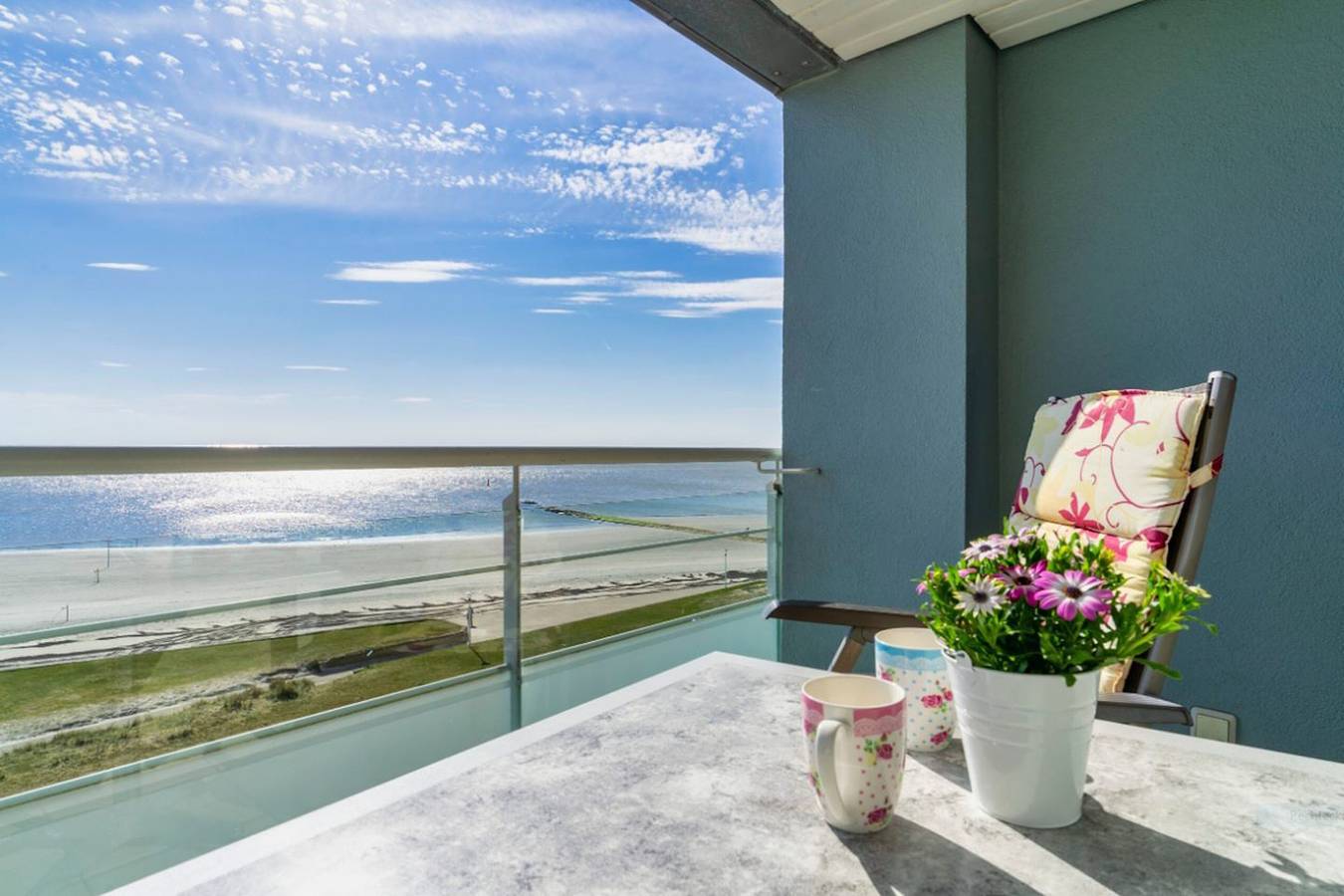 Ganze Wohnung, Wohnen mit Meerblick in der Panoramawohnung, direkt am Strand, zentral gelegen in Norderney Weststrand, Norderney
