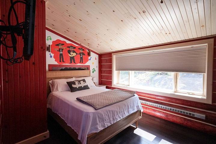 Cottage rentals for 8 people, with garden and hot tub in Quebec