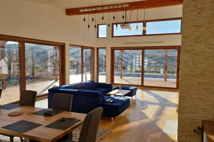 Villa pour 10 personnes, avec Jacuzzi et Terrasse ainsi que Jardin et Piscine en Roumanie - 2