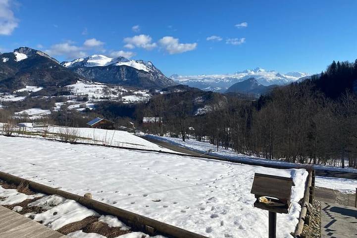 Gîte pour 8 personnes, avec jardin et jacuzzi à Saint-Jeoire