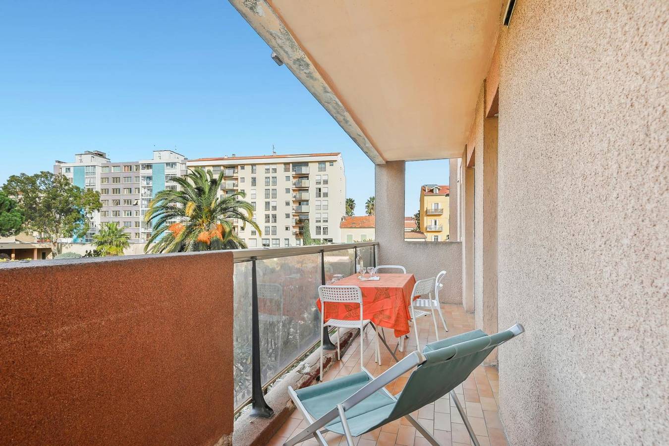 Ganze Wohnung, Apartment in Hyères with Swimming Pool and Balcony in Hyeres, Parc national Port-Cros