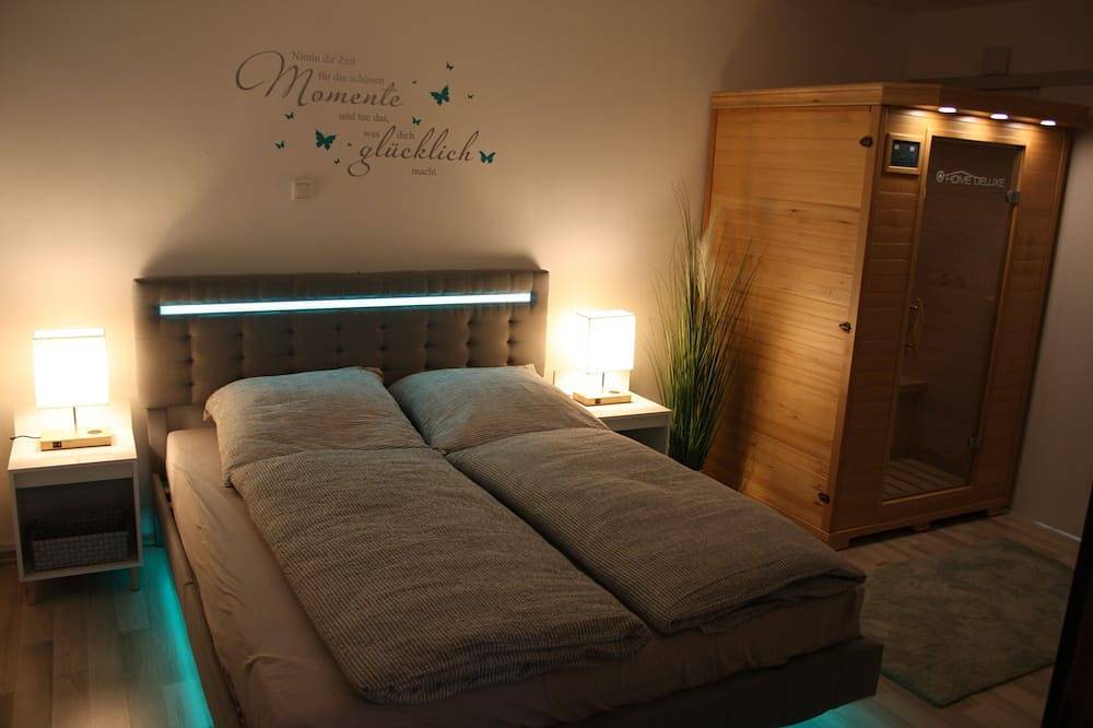 Ganze Wohnung, Wellnessapartment Nr.2 mit Infrarot Sauna - Wallbox - Netflix - Wlan in Oberhausen, Ruhrgebiet