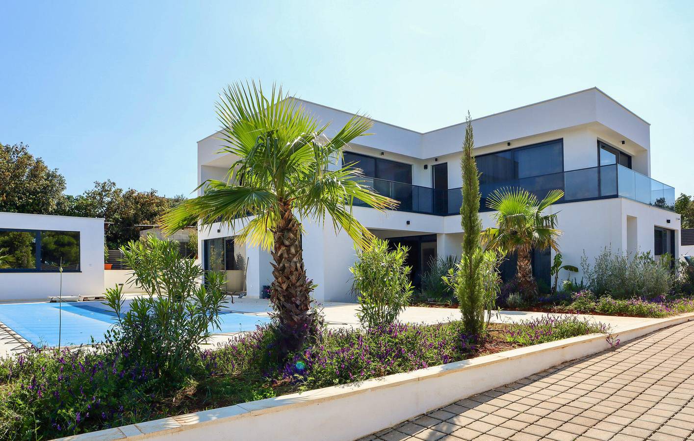 Apartment am Meer mit Pool, Terrasse und guter Anbindung an die Stadt in der Nähe von Rogac in Rogac, Solta