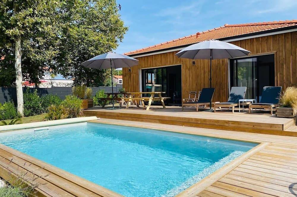 Cabane De Brice in Ares with pool in Arès, Arcachon region