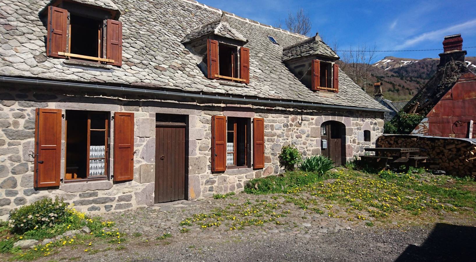 Gîte rural à la semaine, dans le parc des Volcans d'Auvergne in Le Falgoux, Parc naturel régional des Volcans d'Auvergne
