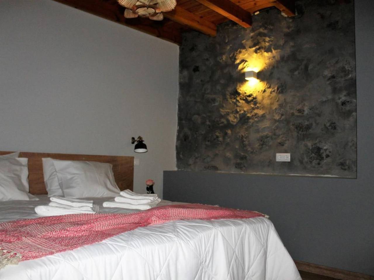 "Vinea Lava" mit Blick auf das Wasser in Prainha de Baixo, Prainha