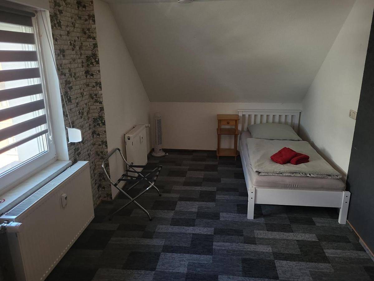 Ganze Wohnung, Gäste- und Monteurwohnung im Dg in Osterburg mit Ac in Osterburg, Osterburg (Altmark)